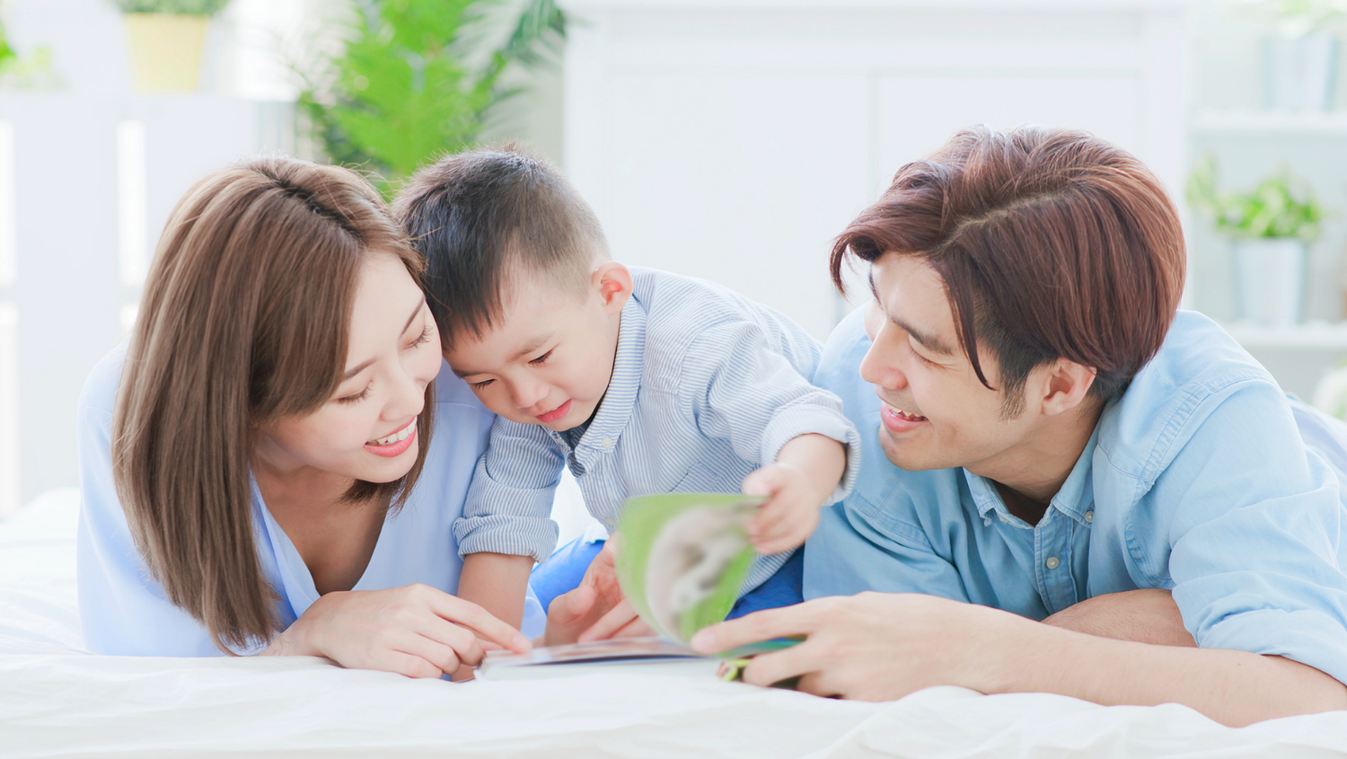 いいおもちゃや絵本があっても、ただ与えるだけでは子どもは遊びません  子どもに合ったおもちゃや絵本を選ぶこと、それは子どもをよく知ることです  ぜひお子さまについてお聞かせください